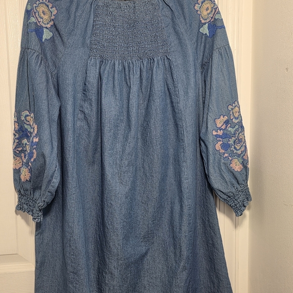Romeo and Juliet Couture Blue Embroidered Boho Chambray Dress Medium - Picture 4 of 8